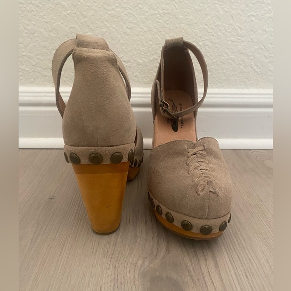 Jeffrey Campbell Tan Suede Mules with Wooden Heel - Picture 6 of 8